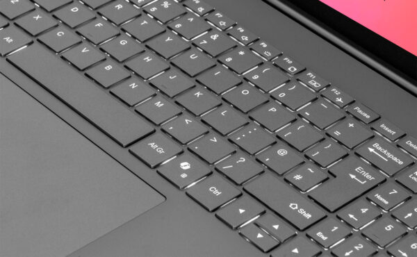 Vista detalle del portátil BlackRock AERO 16"